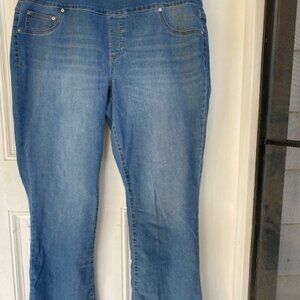 Style & Co Mom Jeans Light Blue Wash Flat Front Elastic Waist 5 Pocket Jeans 20W